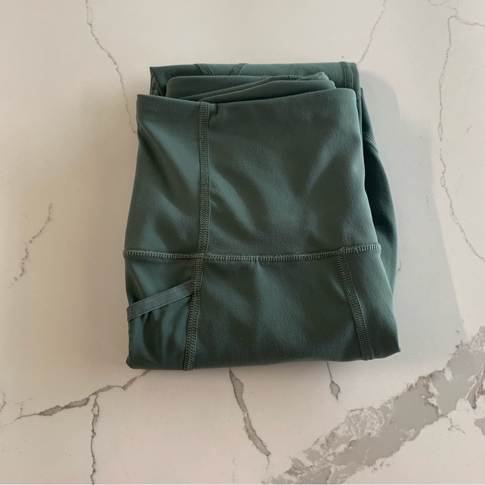 Victoria's Secret *sage green* Knockout Pocket Tight
Leggings Criss Cross